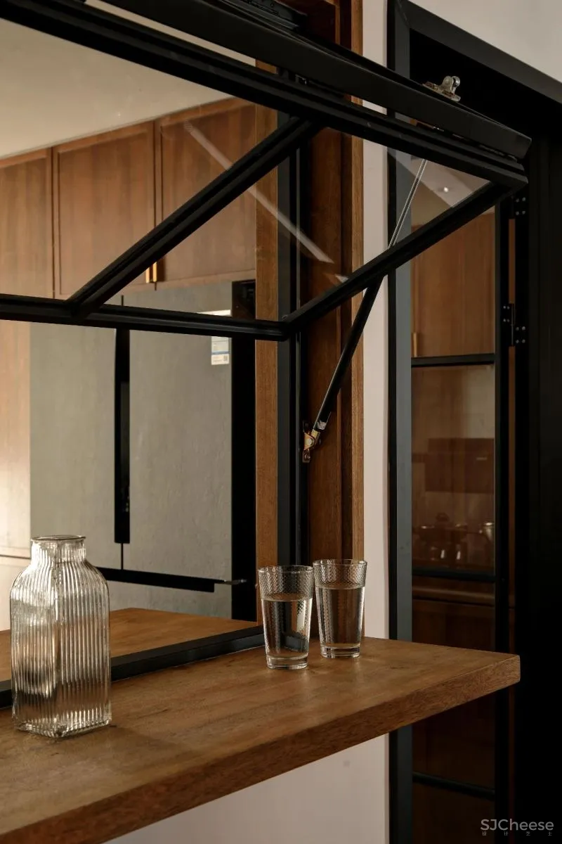 100㎡“胶片质感”的家,小吧台、取景框、大胆撞色...摩登又复古!