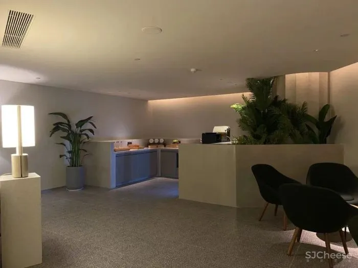 这个酒店里的餐厅太会了，竟然是个时尚艺术打卡地？！