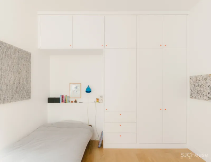 老宅不仅得到了翻新,还加入了许多屋主超爱的艺术元素