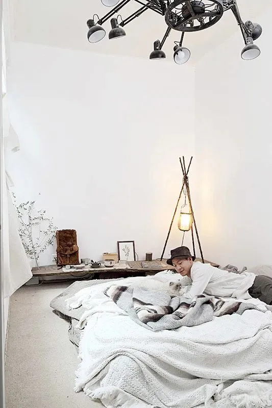 90后独居男生和他1500m²的极简住宅