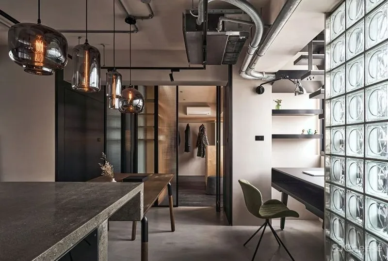 132㎡工业风Loft，玻璃材质、大中岛、独立衣帽间...打造职住一体的家！