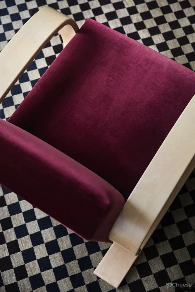 看惯了金碧辉煌的豪宅,怀念这种朴素的简约风