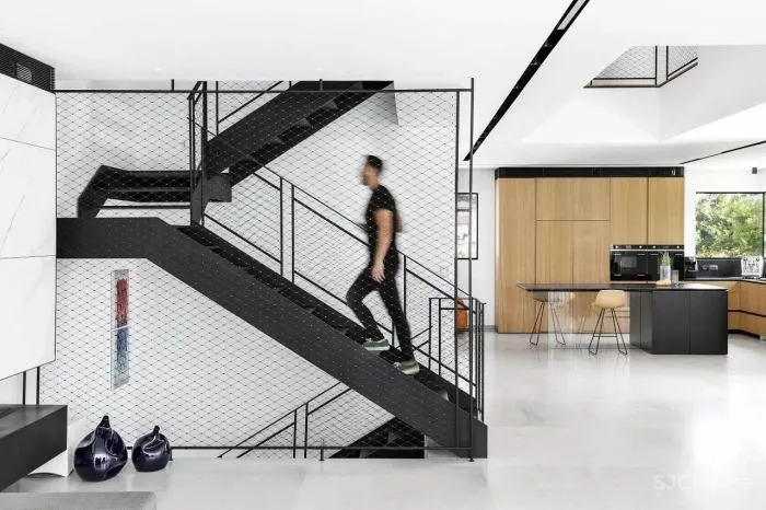 以色列的极简主义黑白美学 Raz Melamed新作