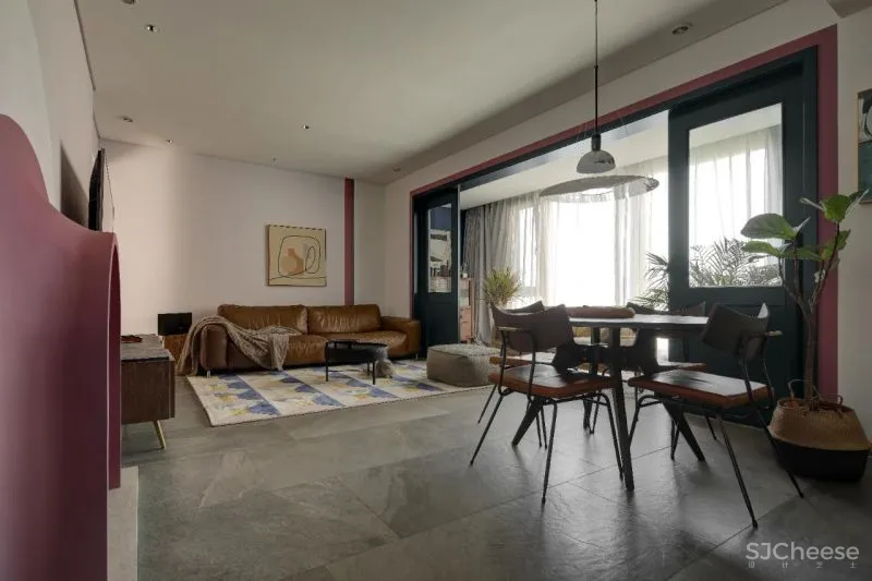 100㎡“胶片质感”的家,小吧台、取景框、大胆撞色...摩登又复古!