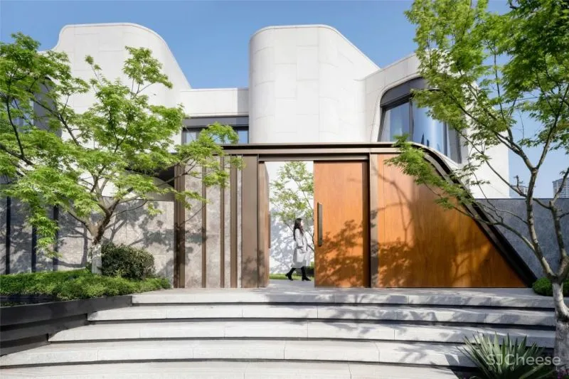 “宇宙中心”的豪宅生活丨香港置地·天湖岛