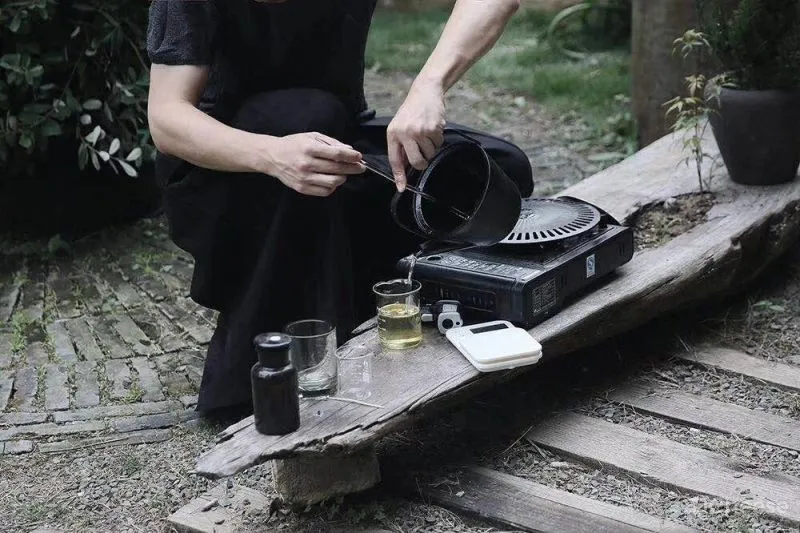 90后独居男生和他1500m²的极简住宅