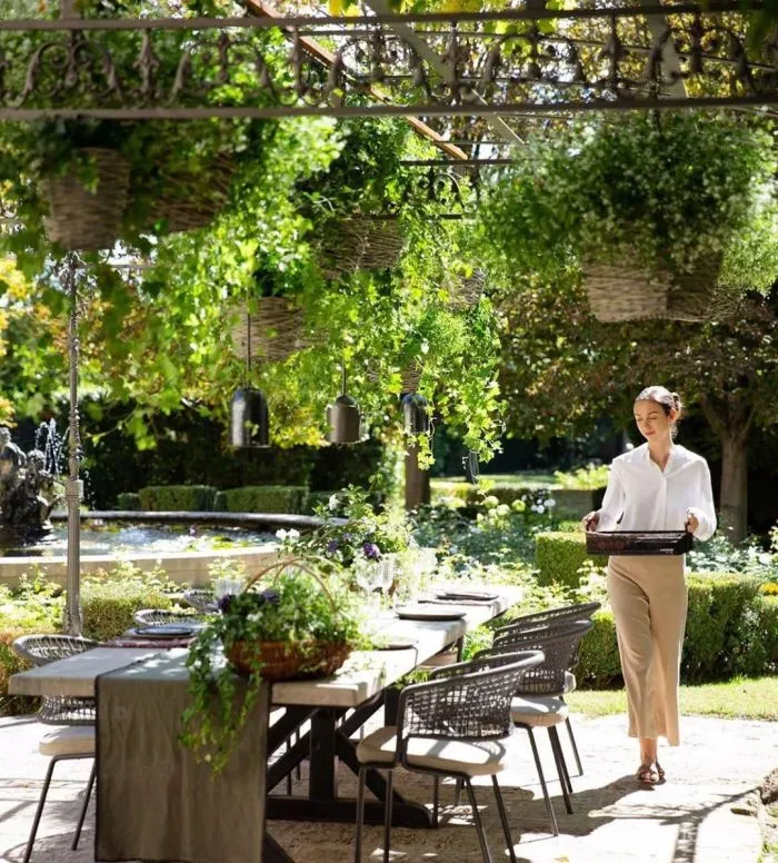 普罗旺斯百年建筑改造的精品酒店,建筑的时间感比薰衣草更迷人!