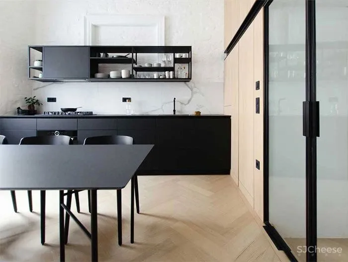 在空间中建夹层,让仅有三处彩光点的家居然如此明媚!