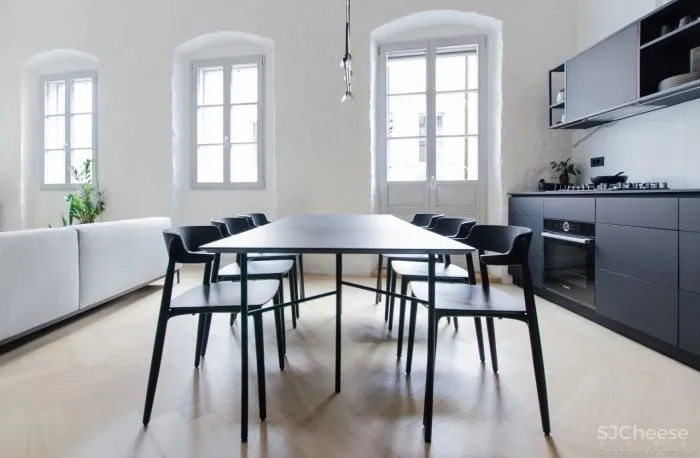 在空间中建夹层,让仅有三处彩光点的家居然如此明媚!