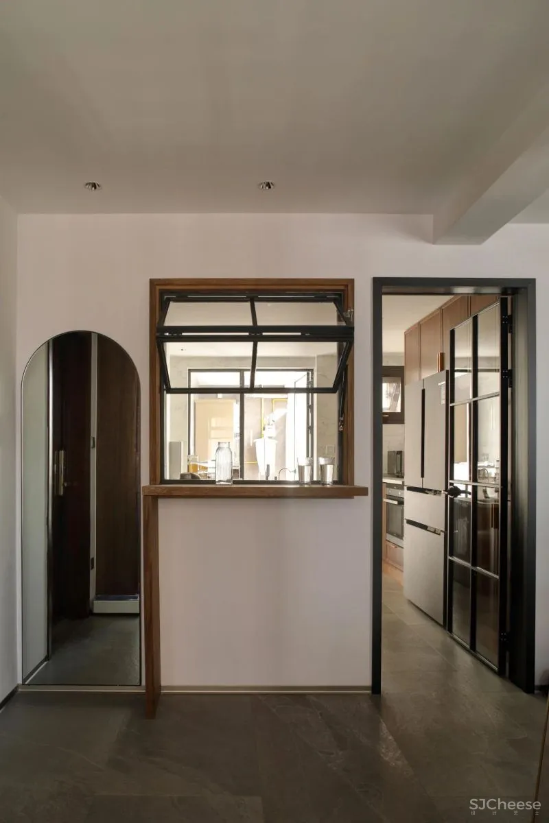 100㎡“胶片质感”的家,小吧台、取景框、大胆撞色...摩登又复古!