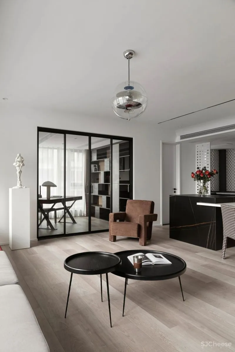 波普元素+红色,热烈自由的现代主义 菲拉设计