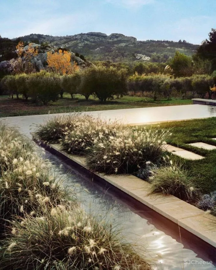 普罗旺斯百年建筑改造的精品酒店,建筑的时间感比薰衣草更迷人!