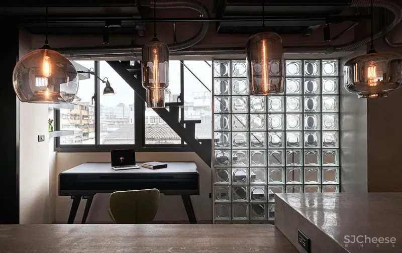 132㎡工业风Loft，玻璃材质、大中岛、独立衣帽间...打造职住一体的家！