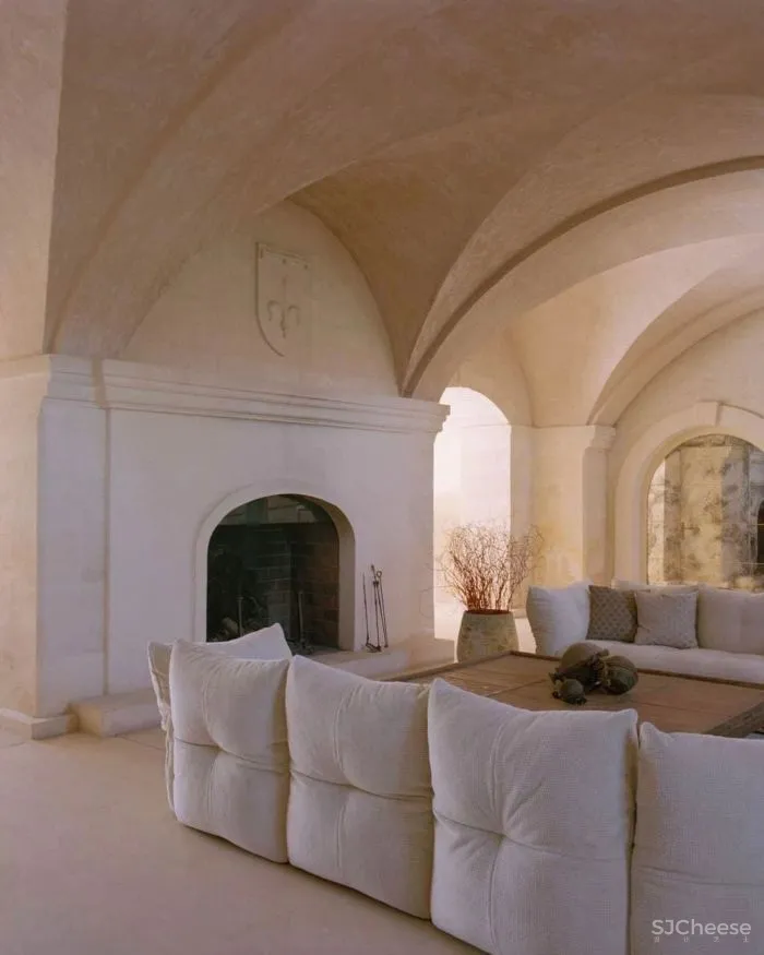 普罗旺斯百年建筑改造的精品酒店,建筑的时间感比薰衣草更迷人!