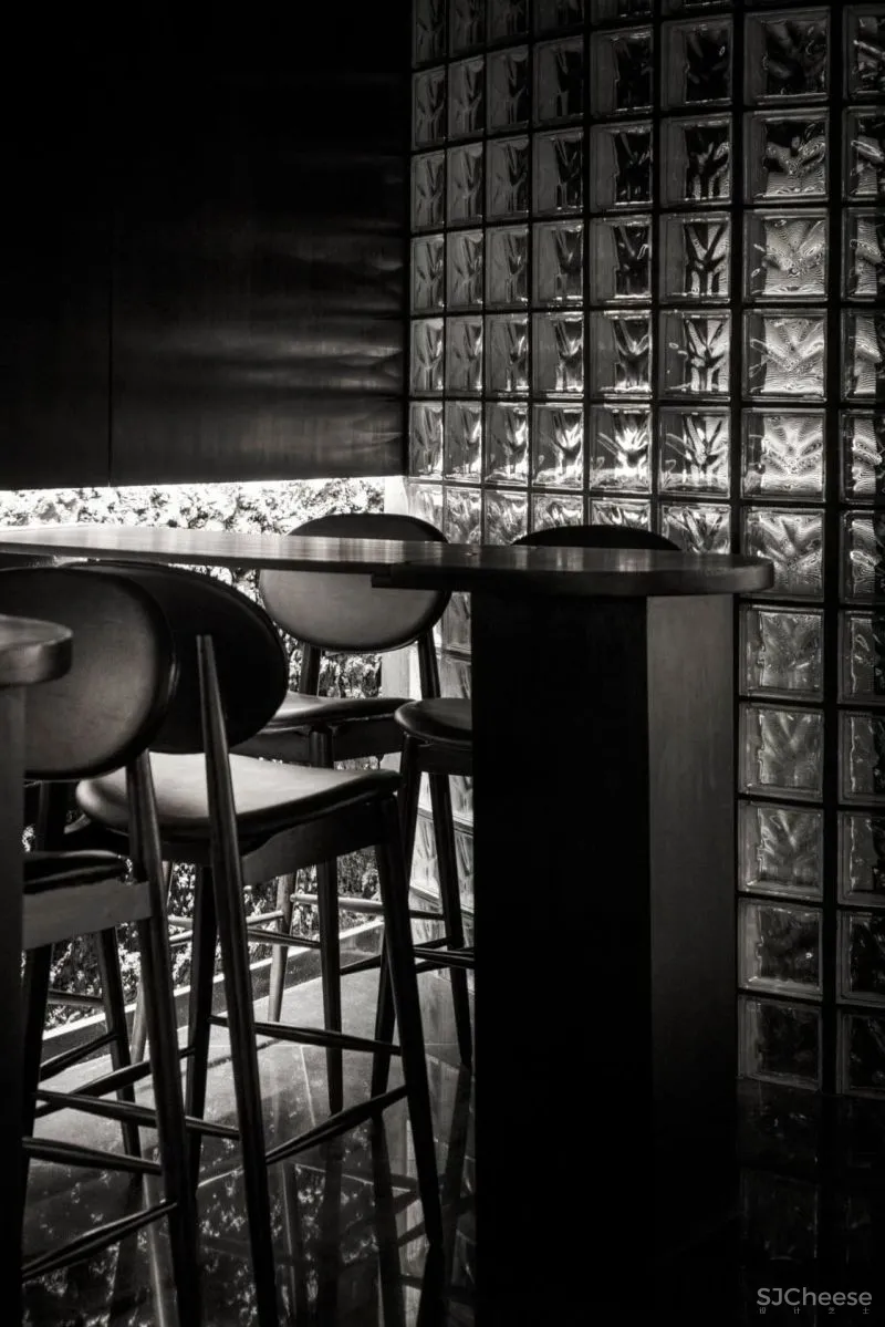 RENESA ARCHITECTURE新作|暗黑式混凝土结构