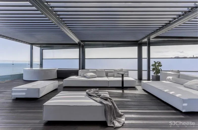 超广角落地窗私人公寓，不出户眺望整个黑海！