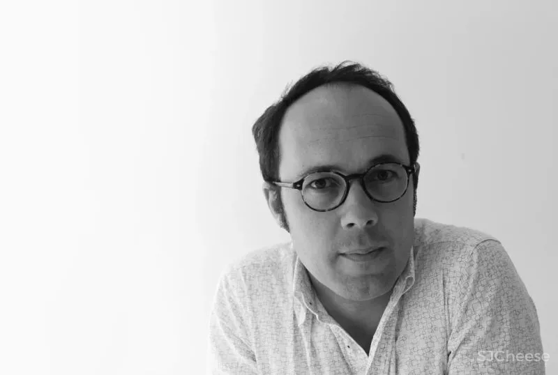 PF Architecture Studio 以中世纪蝶形屋顶为扩建设计的海边别墅