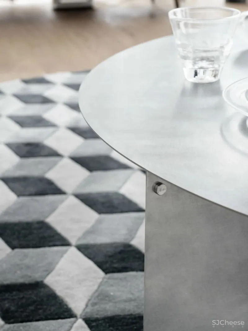 设计师独居51㎡,超大玻璃墙,卧室能隐身,地板能收纳!真·迷你豪宅!