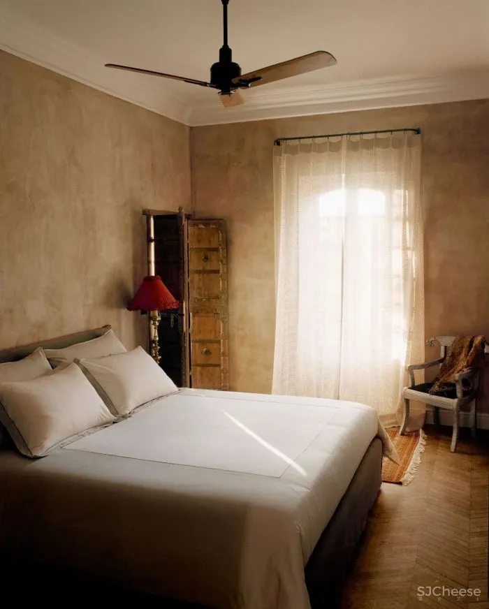 普罗旺斯百年建筑改造的精品酒店,建筑的时间感比薰衣草更迷人!