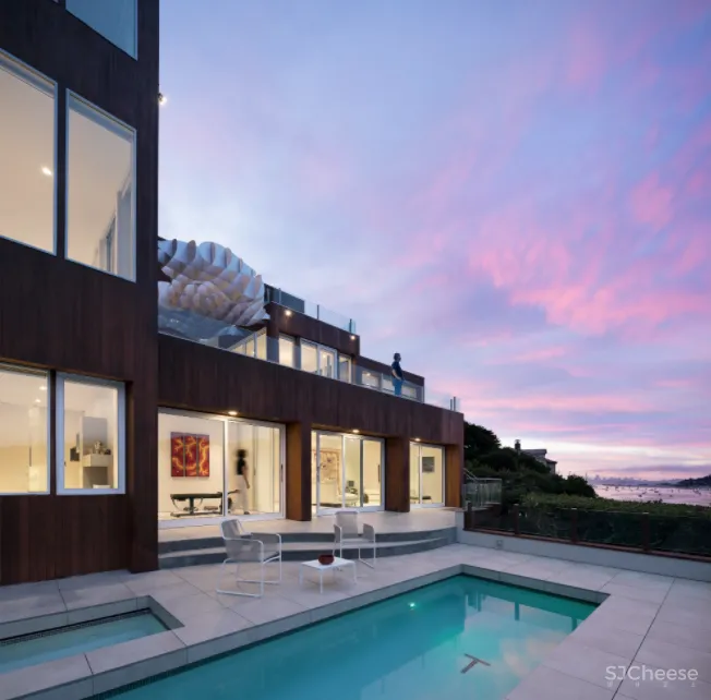 他们的家被改造成了一个能融化的盒子?