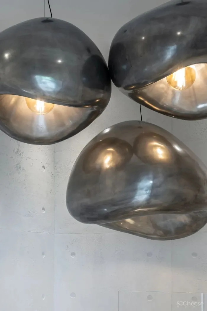 致敬安藤忠雄!5000㎡极简豪宅,用3万吨土“垫高“5米,只为看个风景?