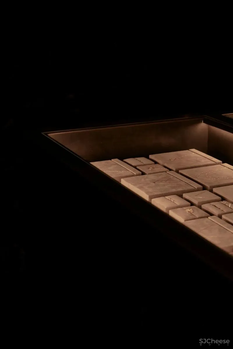 UNDER THE SEA SARAH - SEBASTIAN ARMADALE BY RUSSELL - GEORGE.