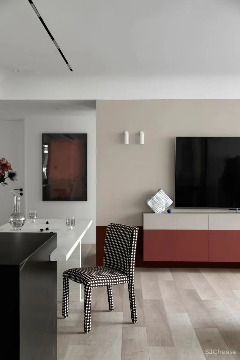 波普元素+红色,热烈自由的现代主义 菲拉设计