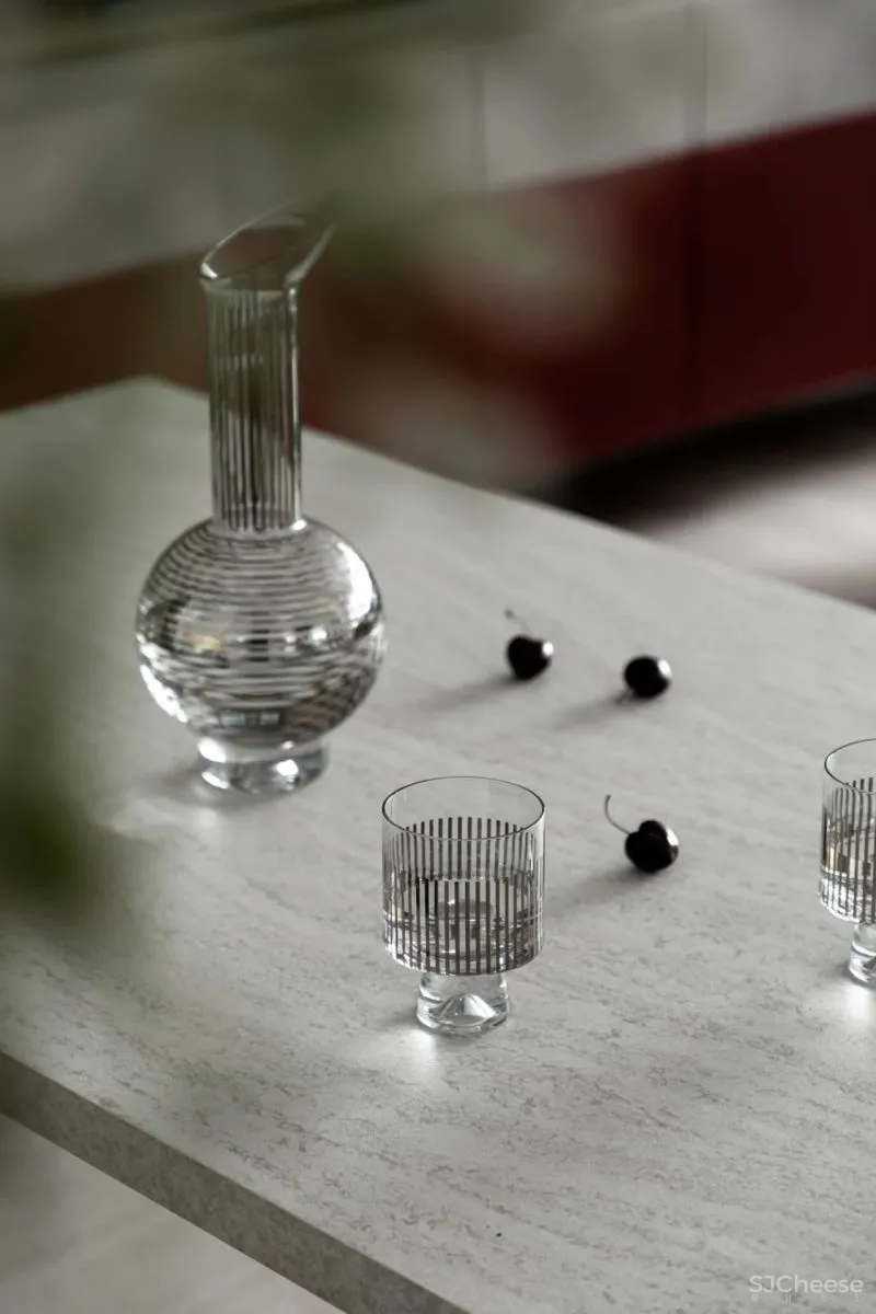 波普元素+红色,热烈自由的现代主义 菲拉设计