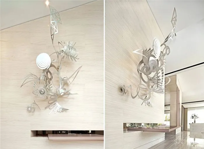 在白色盒子的建筑中进行一场华丽的逐光游戏