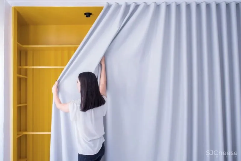 设计师可能有强迫症,不仅让墙面褶皱,还为每个功能区定义了不同的色彩!