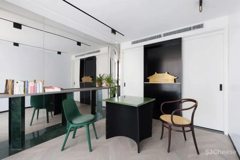 新作 “老破小”中的家庭剧院，上海 寻长设计