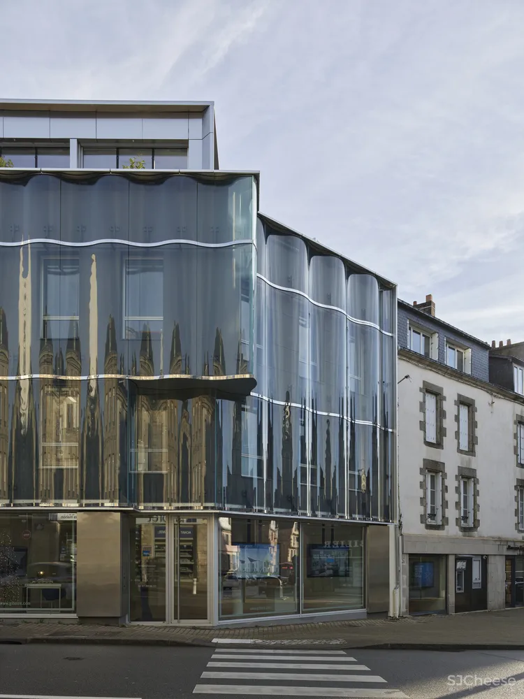 法国老城银行改造成办公室，古老与现代交相辉映，竟毫无违和感？