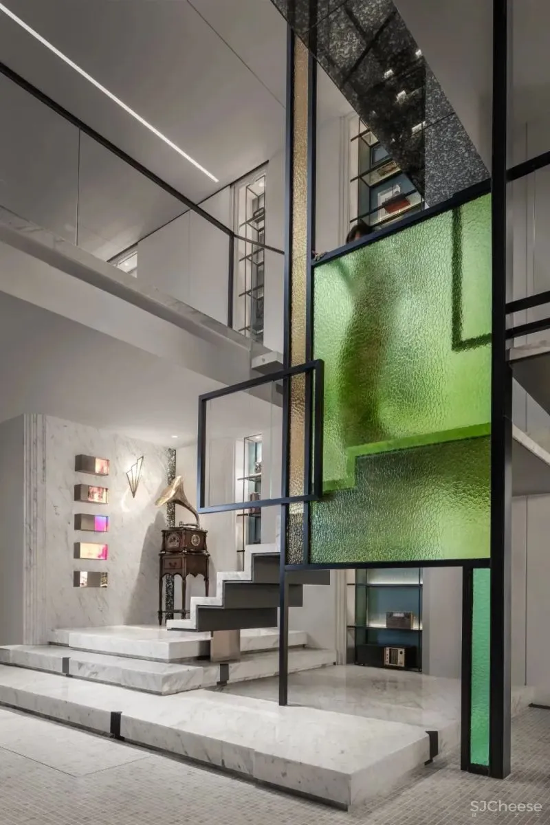 遁入时光之外 刘荣禄国际