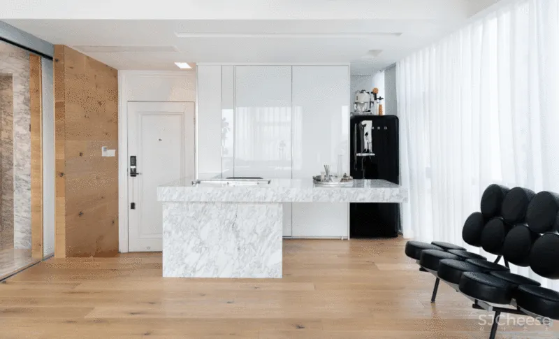 设计师独居51㎡,超大玻璃墙,卧室能隐身,地板能收纳!真·迷你豪宅!