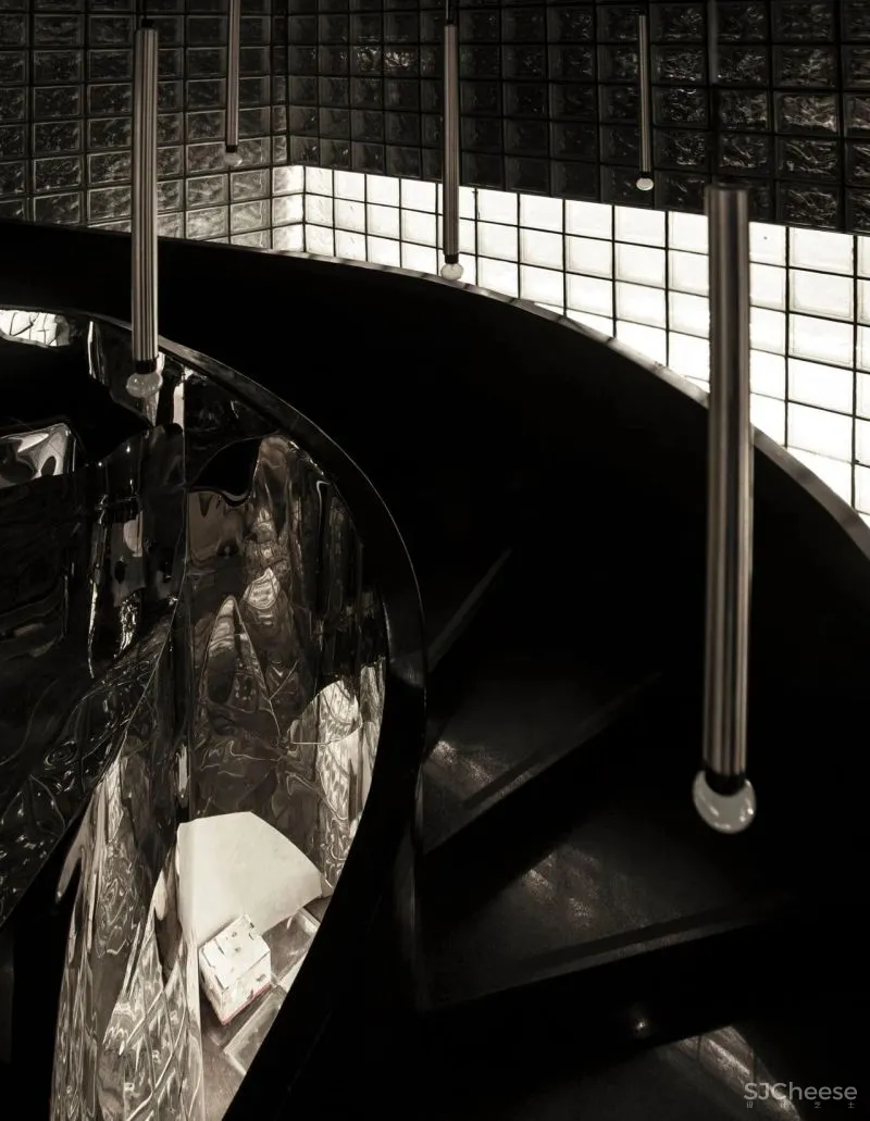 RENESA ARCHITECTURE新作|暗黑式混凝土结构