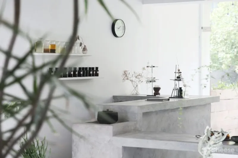 90后独居男生和他1500m²的极简住宅