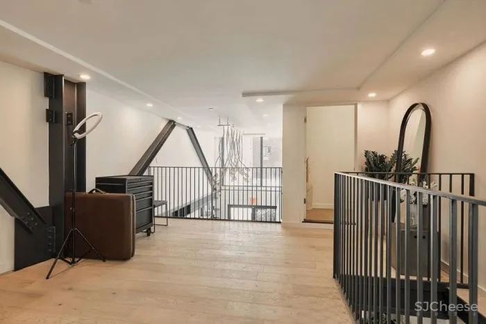 Eva Krbdk 设计 多样材料相平衡的艺术空间 Atelier Eva纹身室