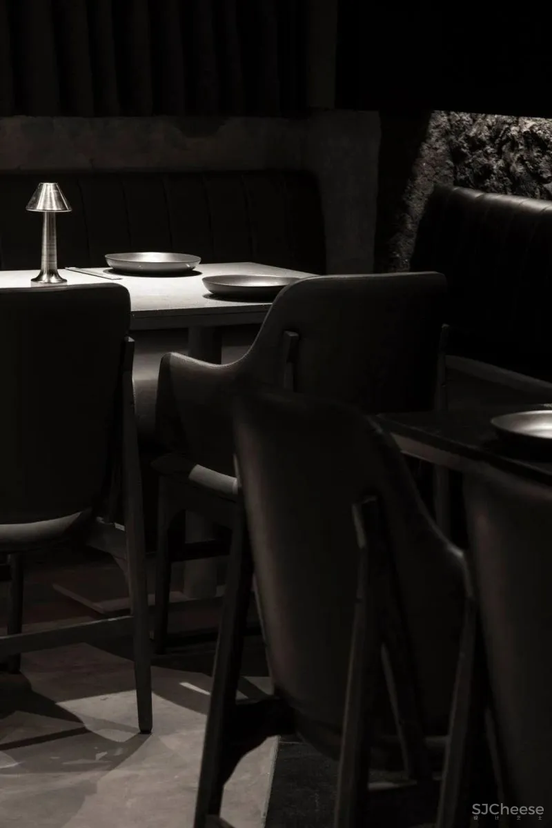 RENESA ARCHITECTURE新作|暗黑式混凝土结构