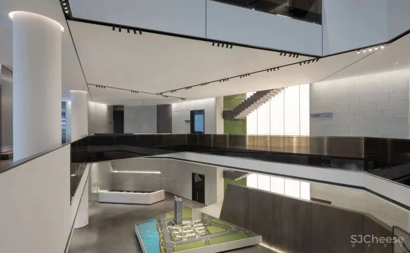 翘首眺江汉,低头见彩虹 DIA丹健国际