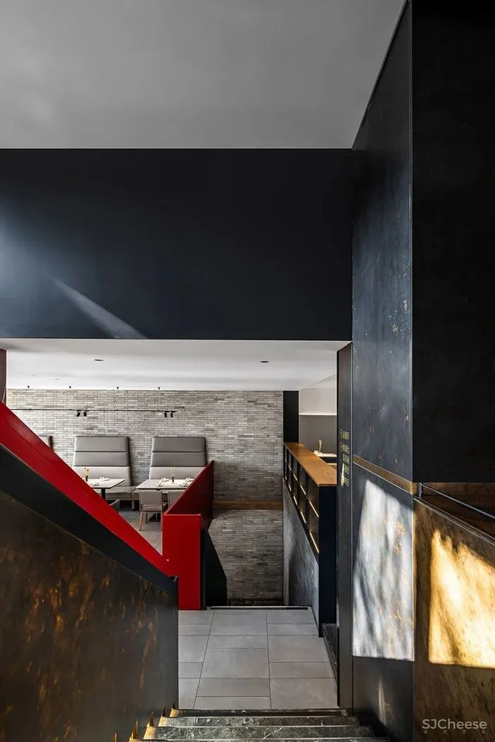 从簋街“长出来”的京城名餐厅 胡大总店，北京 IN·X屋里门外