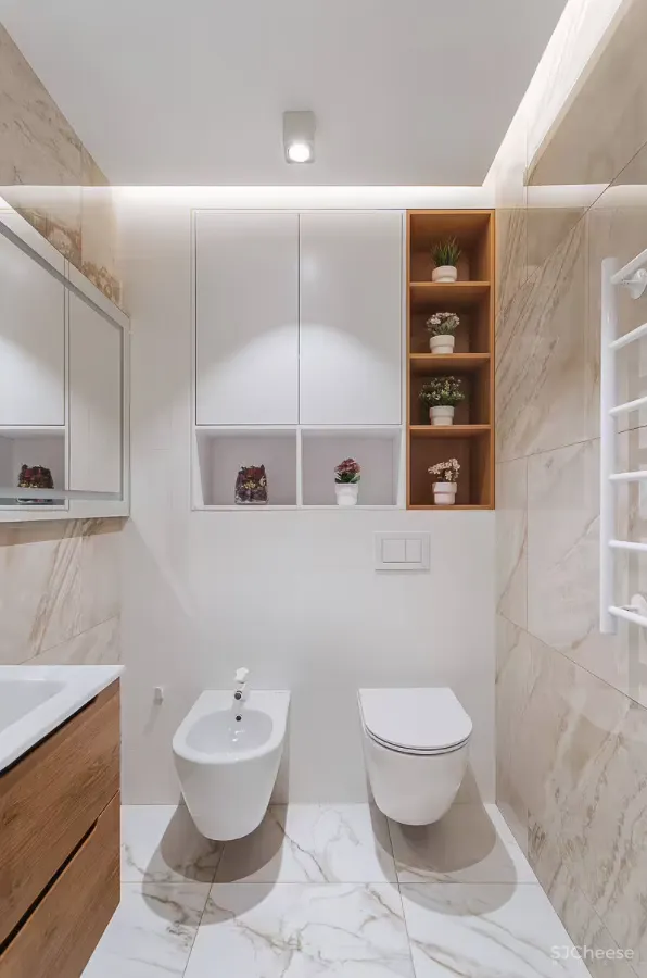 为了营造居住的本真感,设计师利用大量的木料与自然美景进行装饰