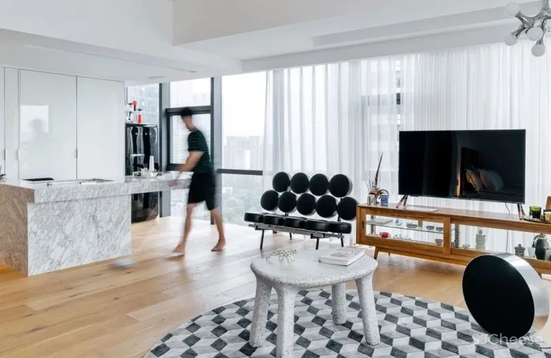 设计师独居51㎡,超大玻璃墙,卧室能隐身,地板能收纳!真·迷你豪宅!