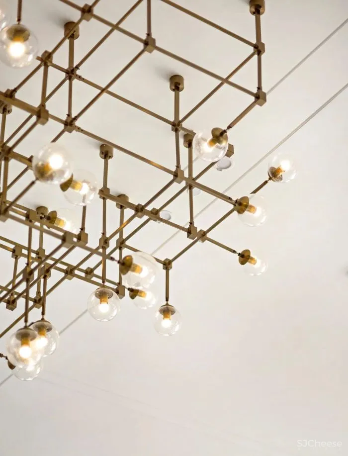 SSD新作:现实如山,而你浪漫如云