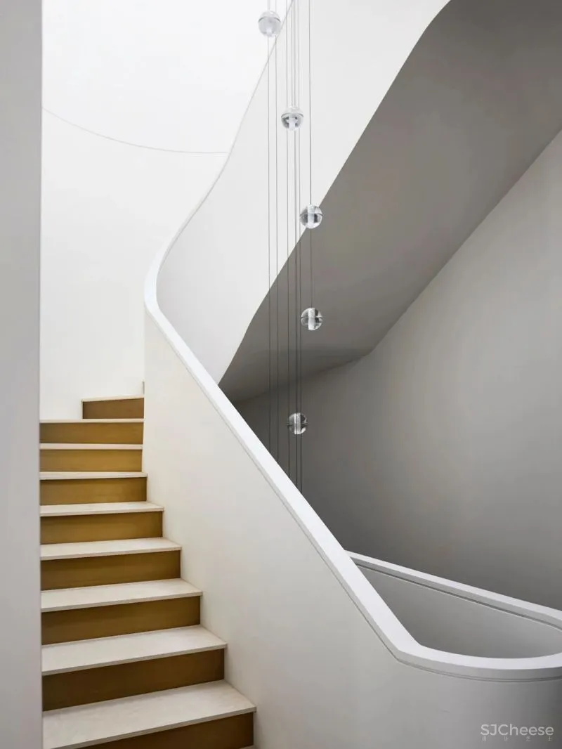 看惯了金碧辉煌的豪宅,怀念这种朴素的简约风