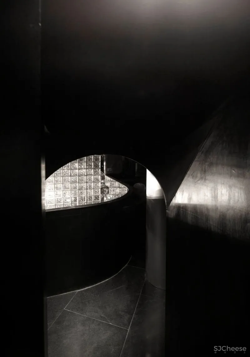 RENESA ARCHITECTURE新作|暗黑式混凝土结构