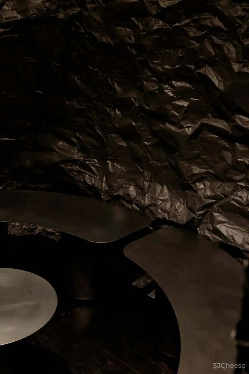 UNDER THE SEA SARAH - SEBASTIAN ARMADALE BY RUSSELL - GEORGE.