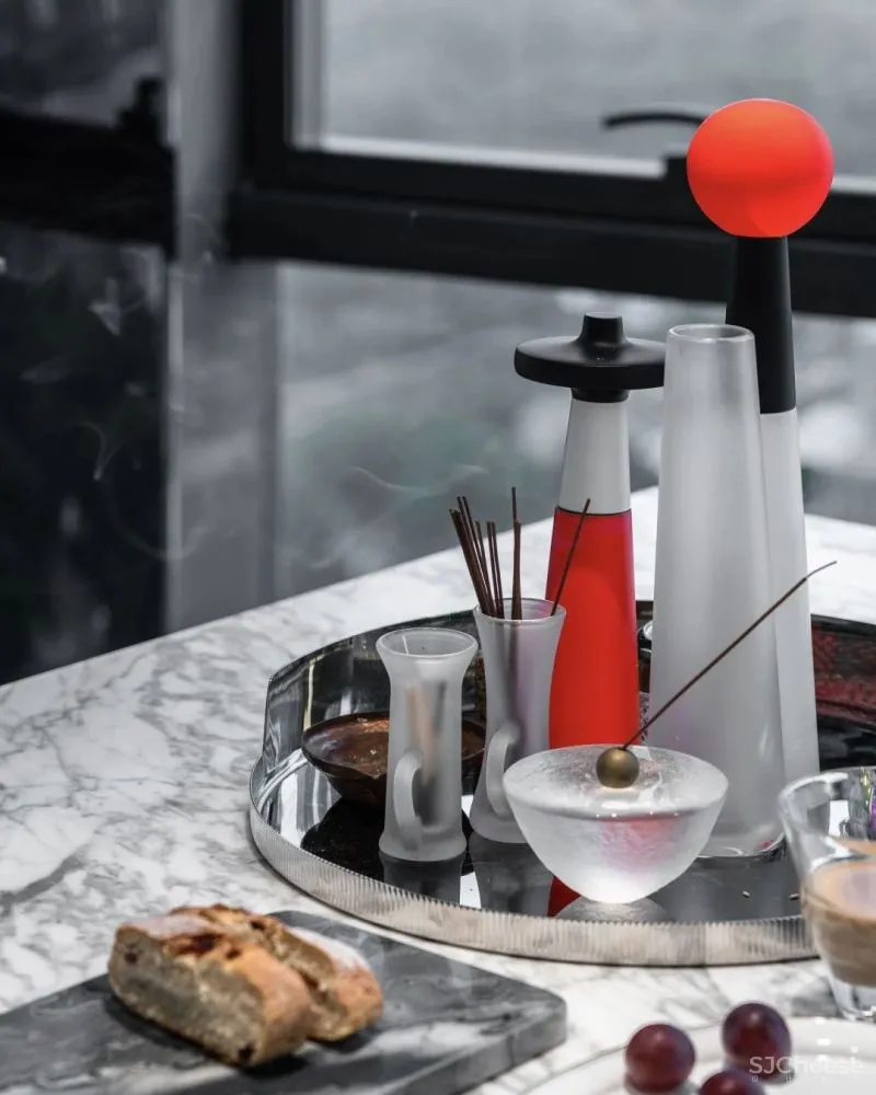 设计师独居51㎡,超大玻璃墙,卧室能隐身,地板能收纳!真·迷你豪宅!