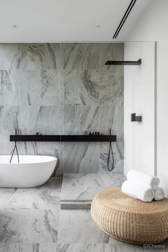 致敬安藤忠雄!5000㎡极简豪宅,用3万吨土“垫高“5米,只为看个风景?