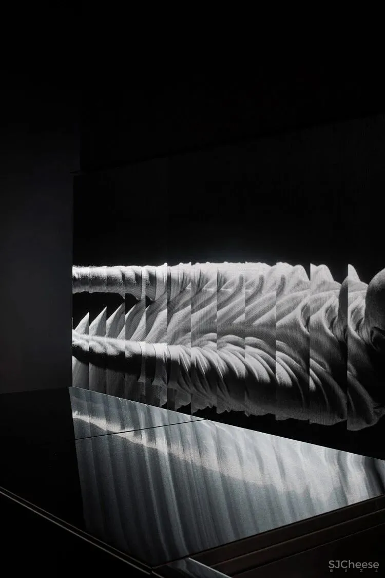 超未来主义健身房,动态数字装置营造充满活力的氛围