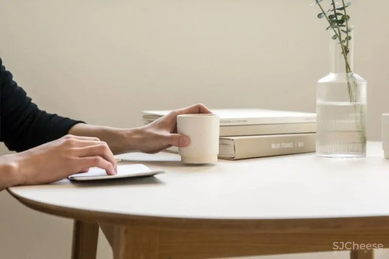 Ian Lee丨极简主义的木色温情